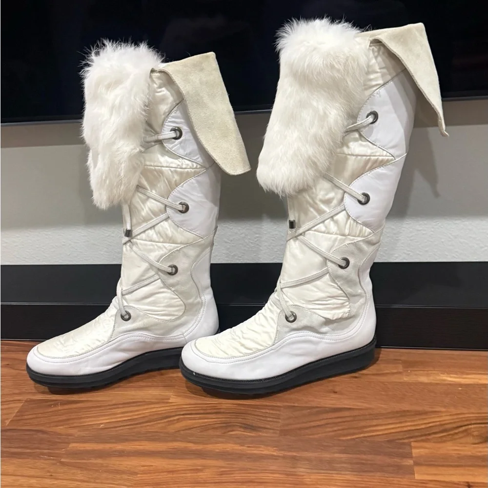 Preowned Aquatalia White Fur-Trimmed Tall Women's Boots - Picture 2 of 11